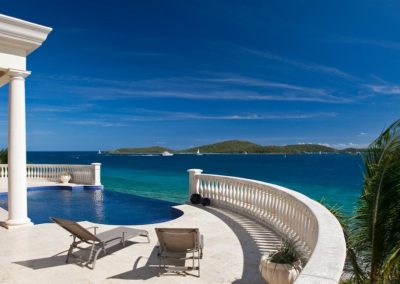 Vacation rental outdoor living room